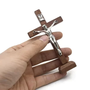 klein houten crucifix